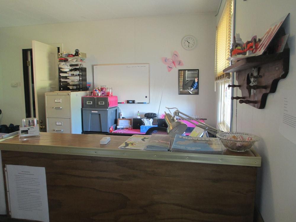 Bad Axe Motel photo 2