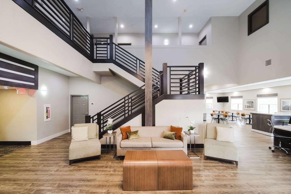 Quality Suites Houston Hobby Airport photo 9