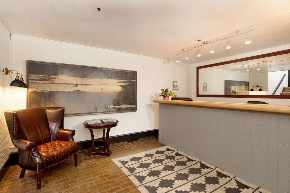 Independence Square Lodge by Frias photo 21