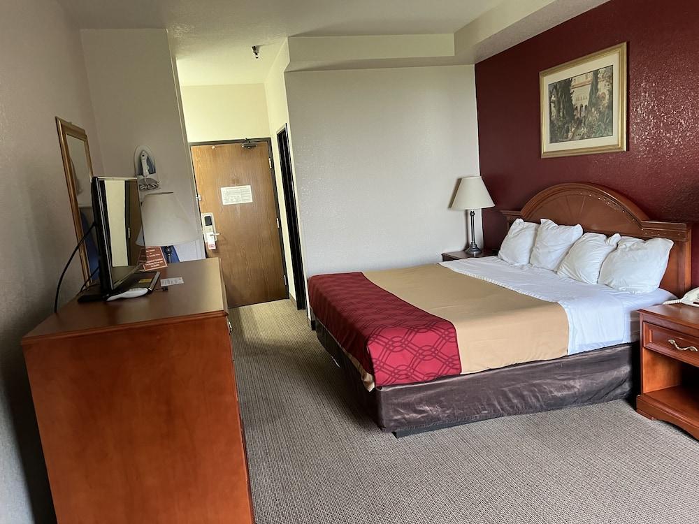 Express Inn & Suites photo 37