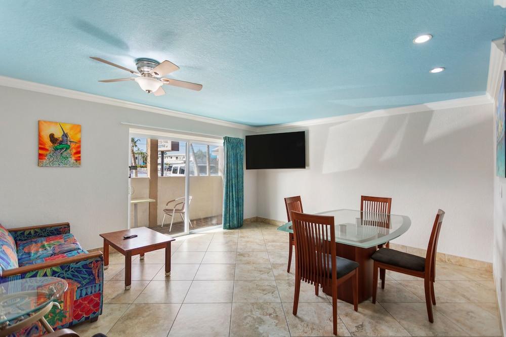 Bay Palms Waterfront Resort - Hotel and Marina photo 2