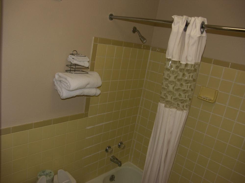 Deerwood Inn and Madison Campground photo 18