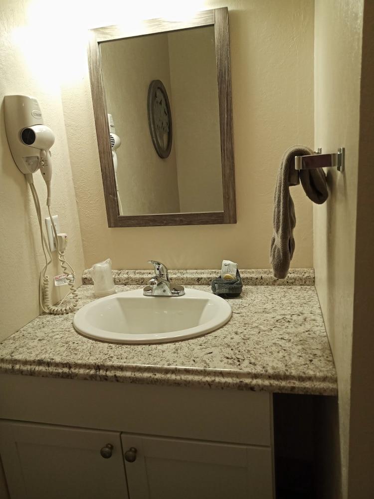 Lamplighter Cabins & Suites photo 69