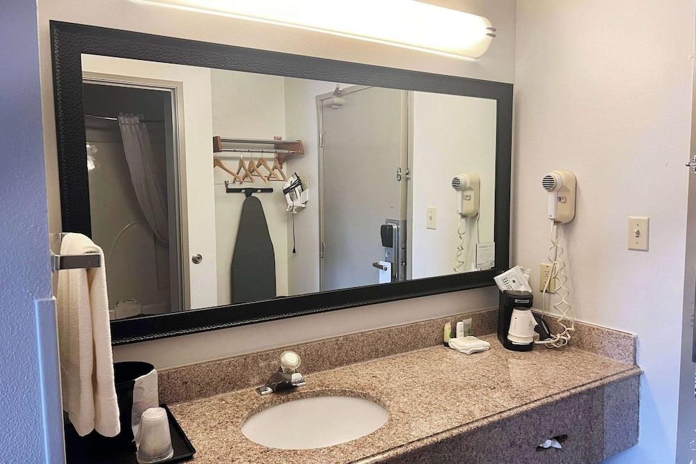 Baymont by Wyndham Columbia, MO photo 3