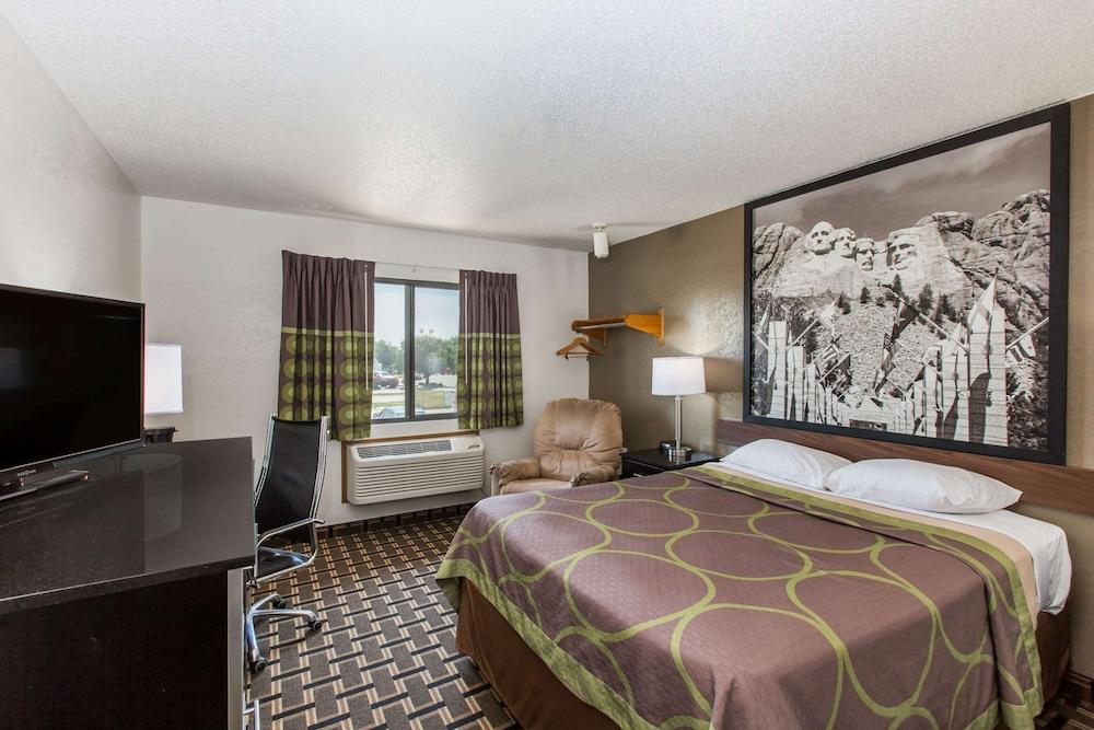 Super 8 by Wyndham Wayne photo 10