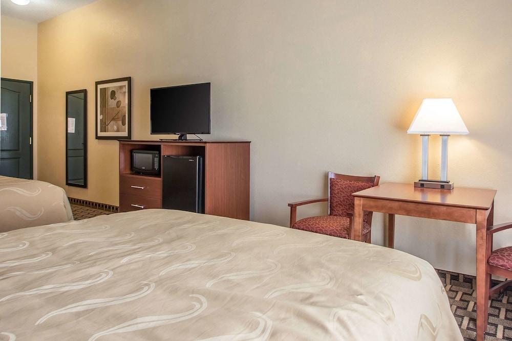 Quality Inn & Suites East Troy I-43 photo 14