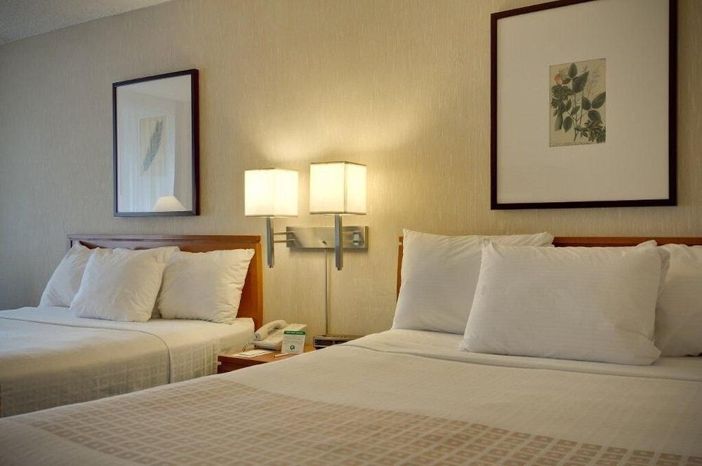Vagabond Inn Executive Old Town photo 7