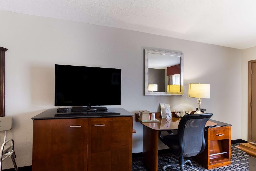 SureStay Plus Hotel by Best Western Greenwood photo 5