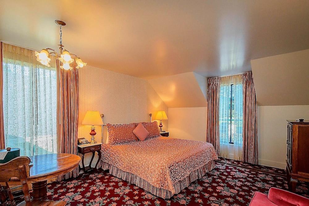 Hill House Inn photo 38