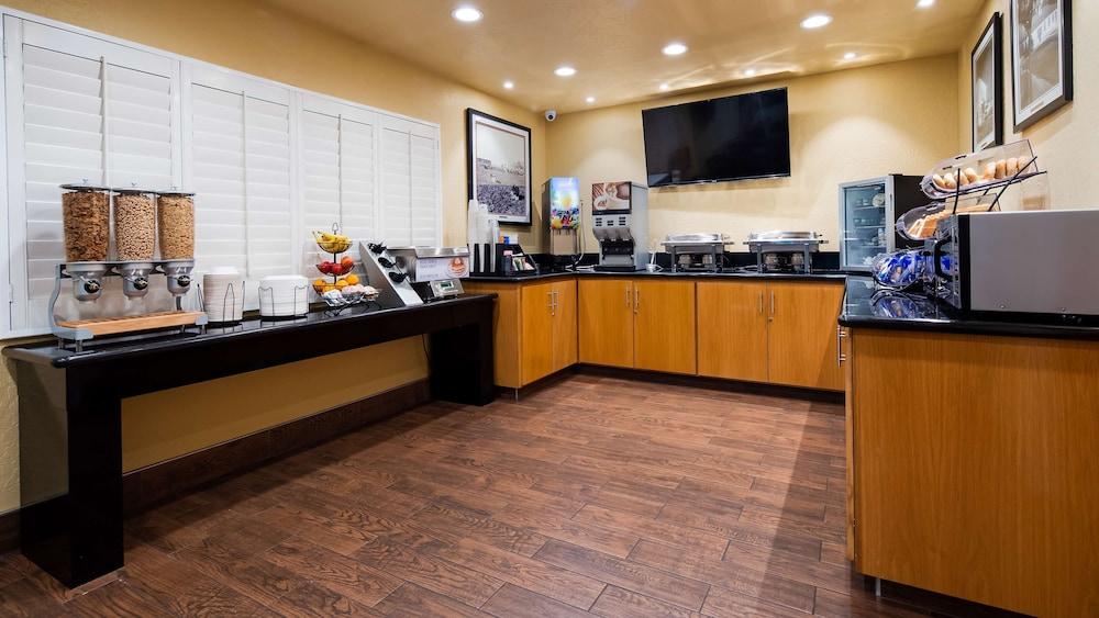 Best Western Pine Tree Motel photo 9