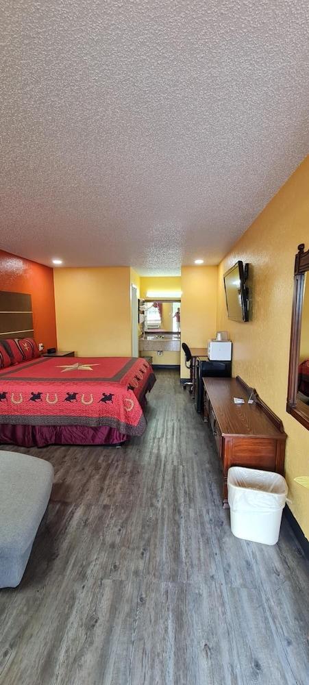 Chaparral Motel photo 27