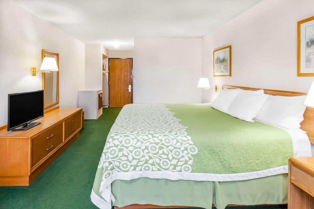 Days Inn by Wyndham Alpena photo 15