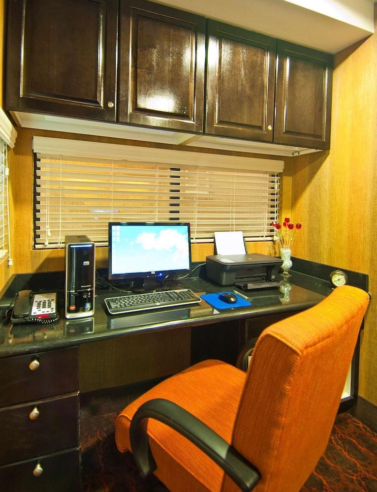 Hampton Inn & Suites Elk City photo 30