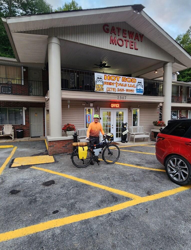 Gateway To The Breaks Motel photo 54