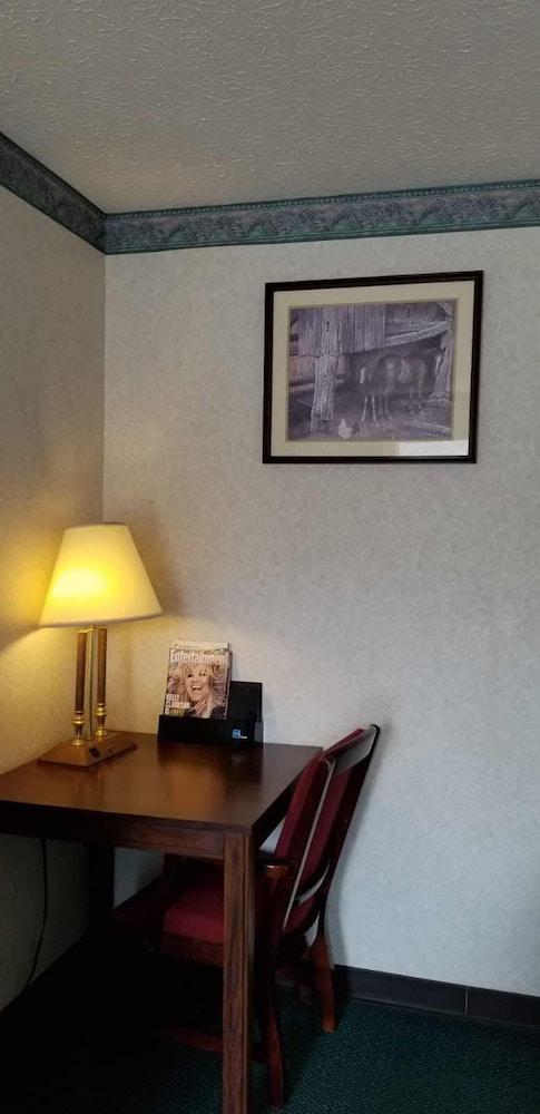 Americas Inn photo 47