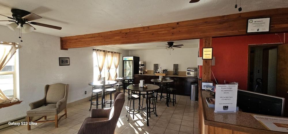 Econo Lodge Eagle Nest photo 24