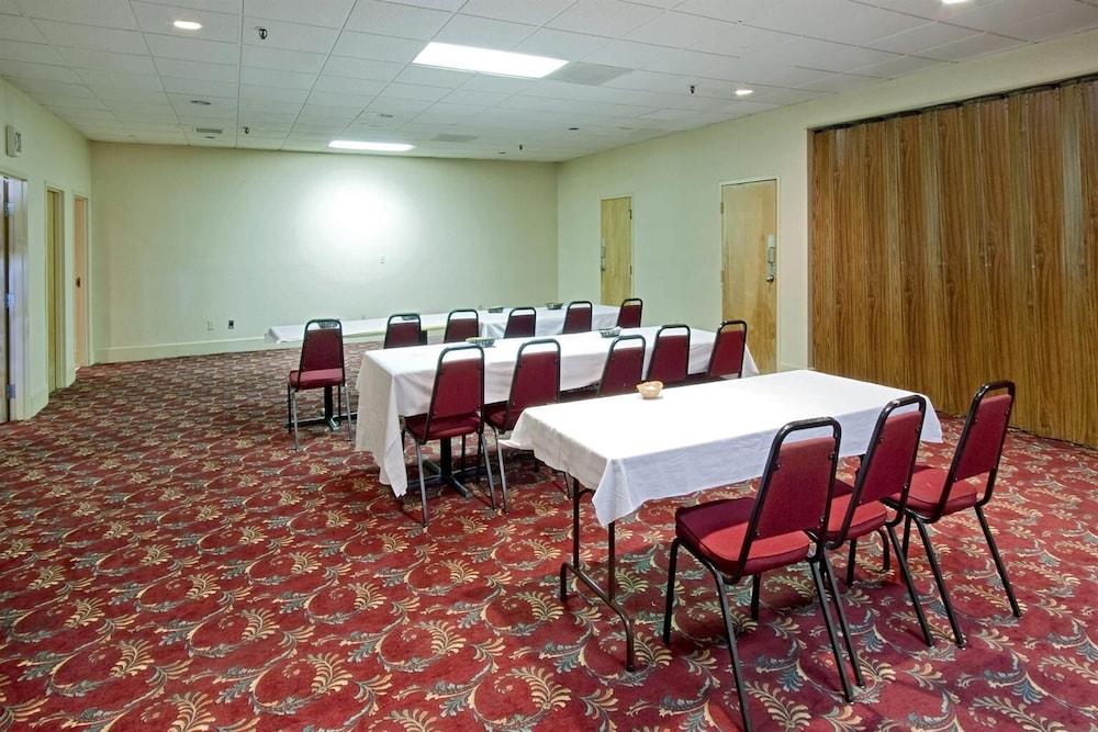 Americas Best Value Inn Forest photo 35