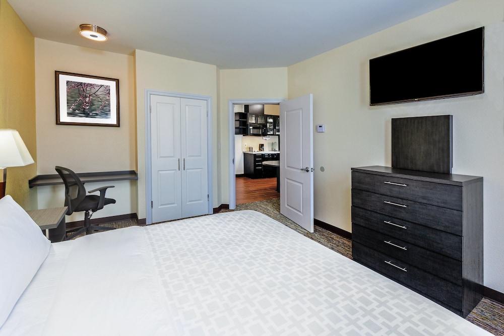 Candlewood Suites Houston North I45 by IHG photo 5