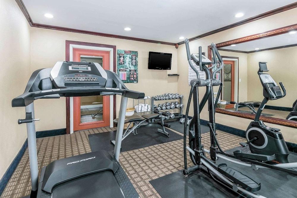 Quality Inn & Suites photo 10