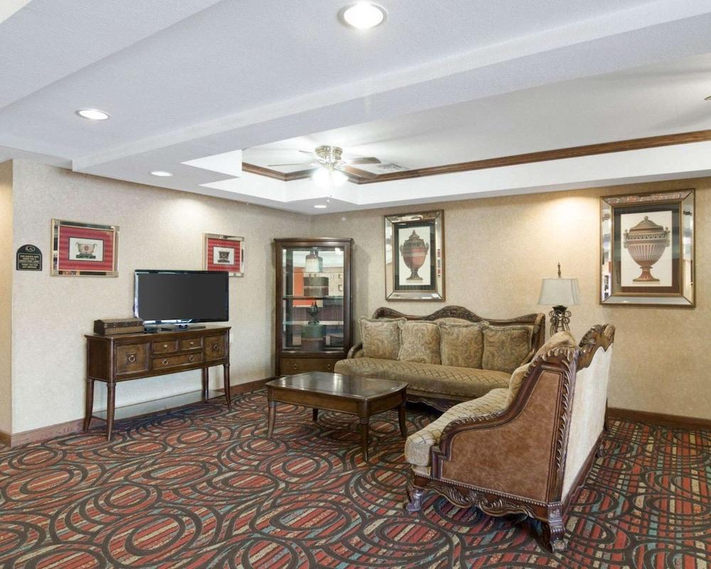 Quality Suites Midland North Loop 250 photo 17