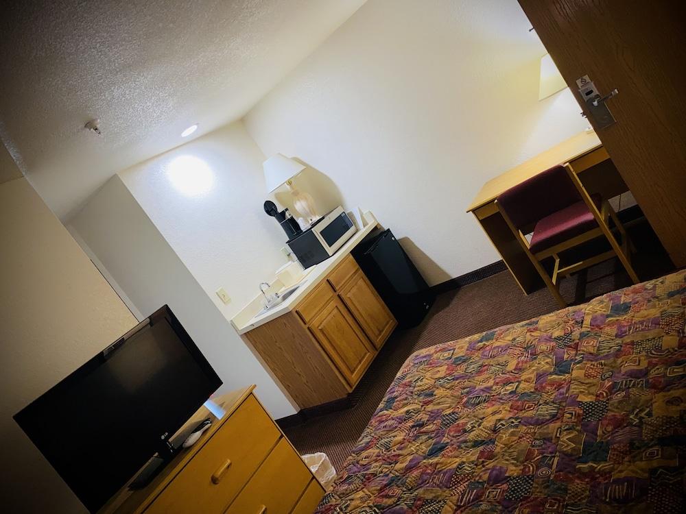 Herington Inn & Suites photo 23