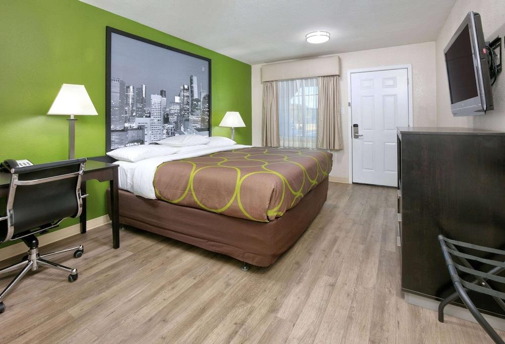 Super 8 by Wyndham Palestine photo 16