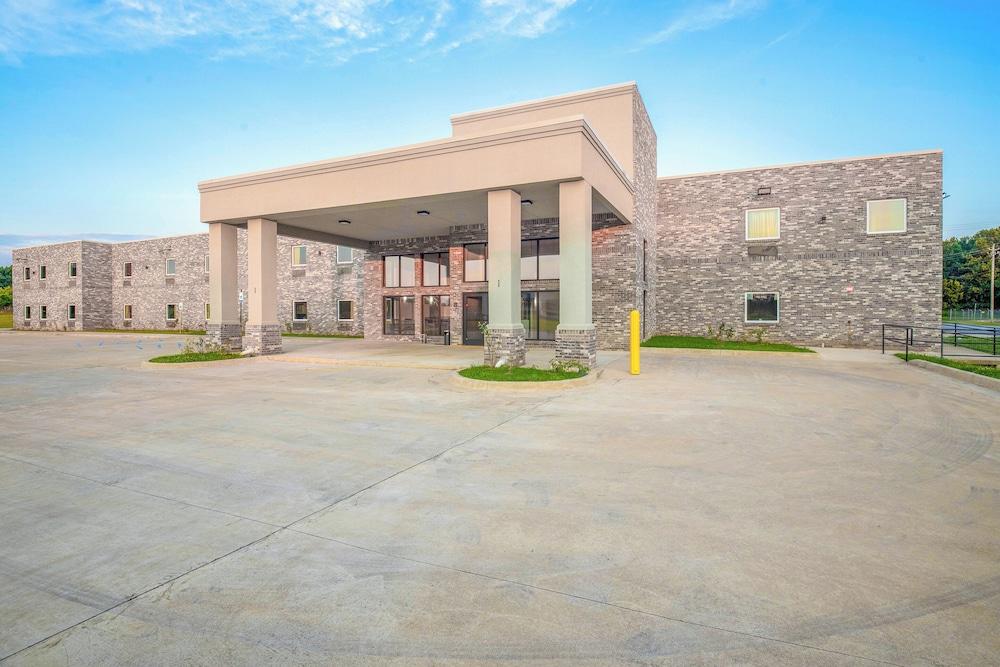 OYO Hotel Adairsville Calhoun South I-75 — hotel in Adairsville