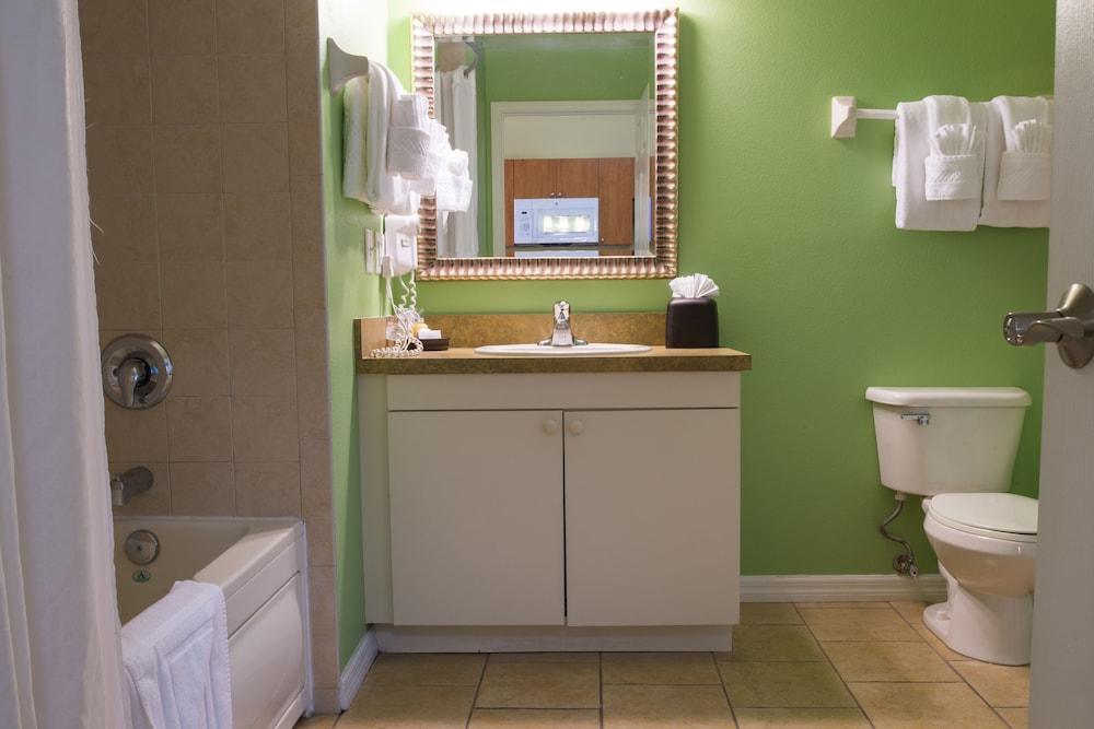 Barefoot Suites photo 55