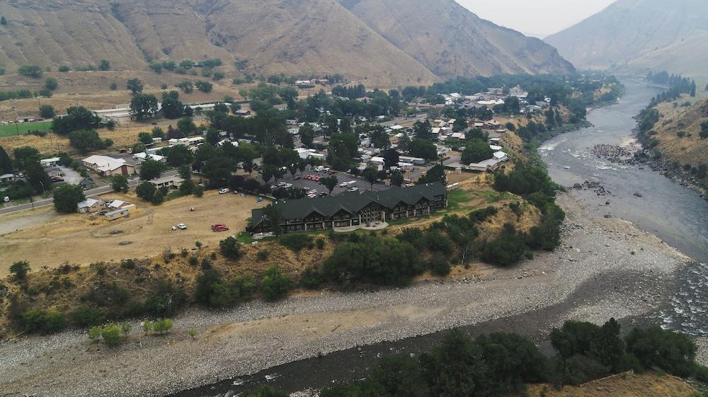 Salmon Rapids Lodge photo 17