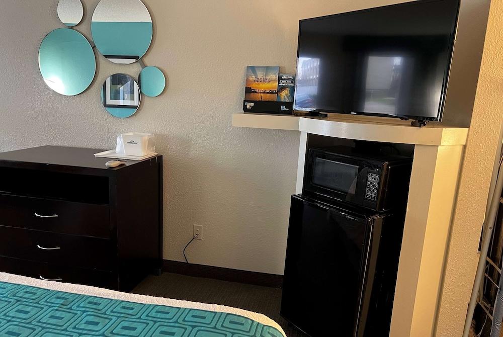 Howard Johnson by Wyndham Houston Heights/Downtown photo 8