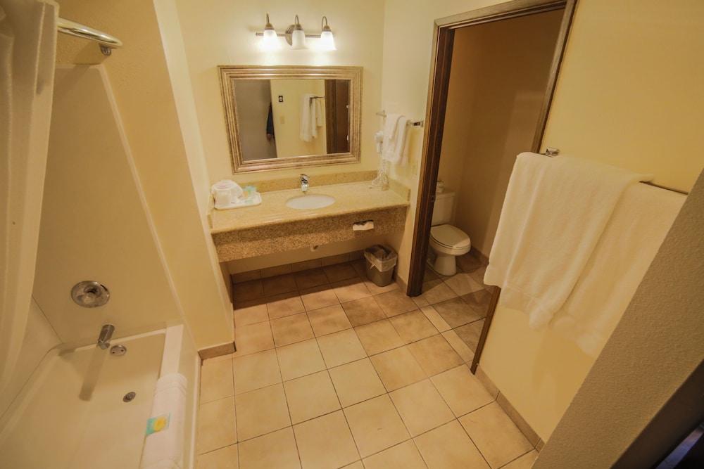 Sunnyside Inn & Suites photo 47