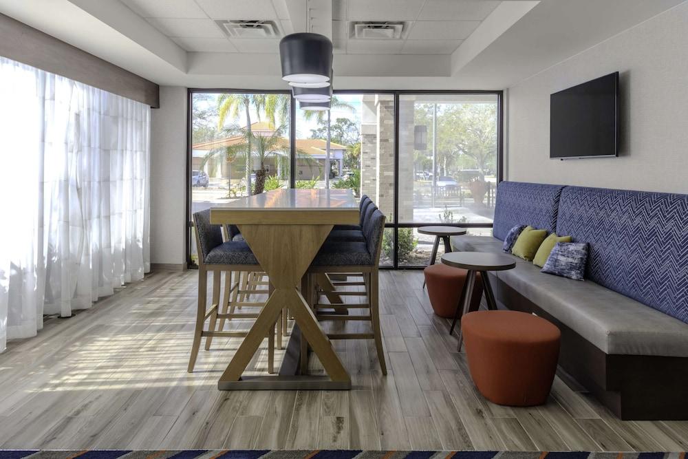 Hampton Inn Sarasota - I-75 Bee Ridge photo 4