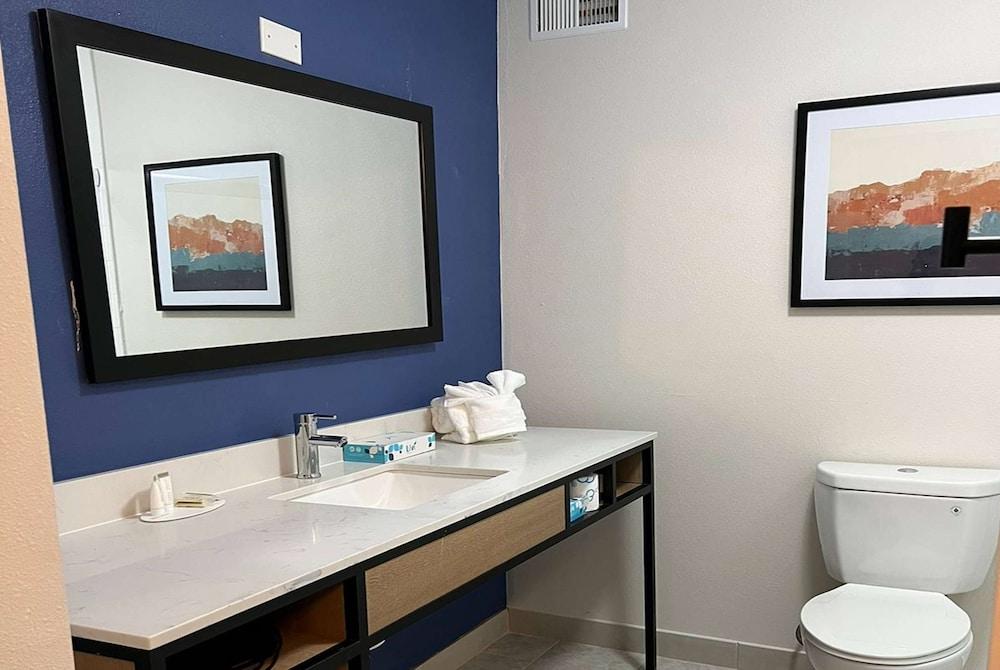 La Quinta Inn & Suites by Wyndham Myrtle Beach photo 10