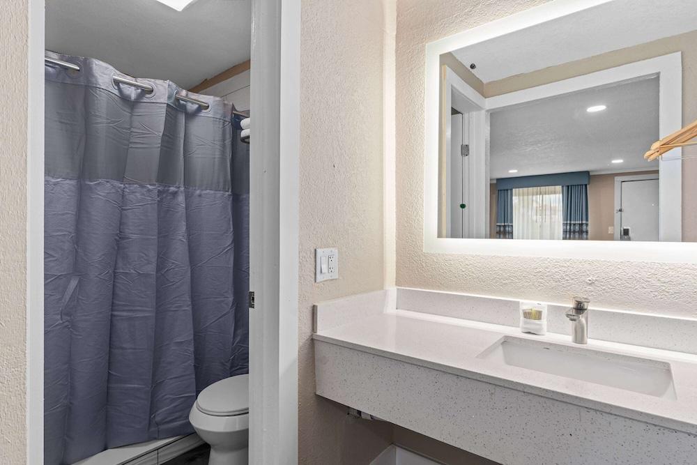 Super 8 by Wyndham Kissimmee/Orlando photo 29