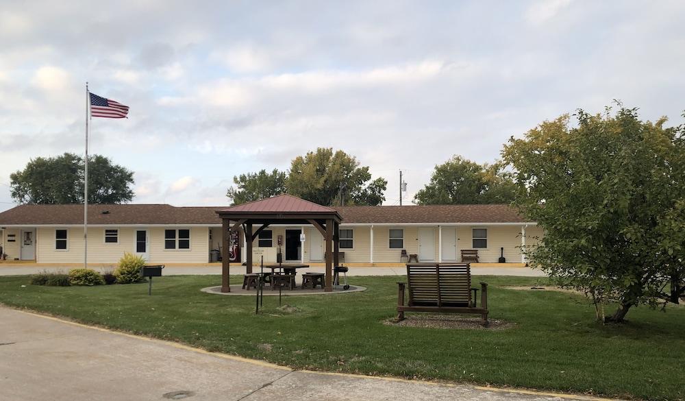 Hawkeye Motel photo 21