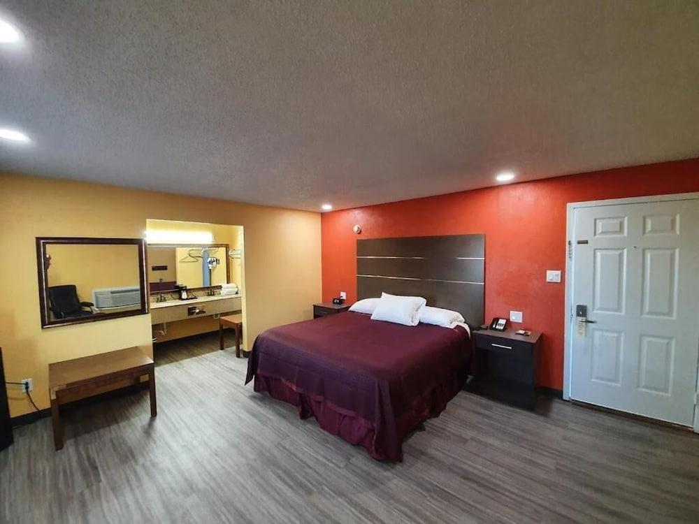 Chaparral Motel photo 12