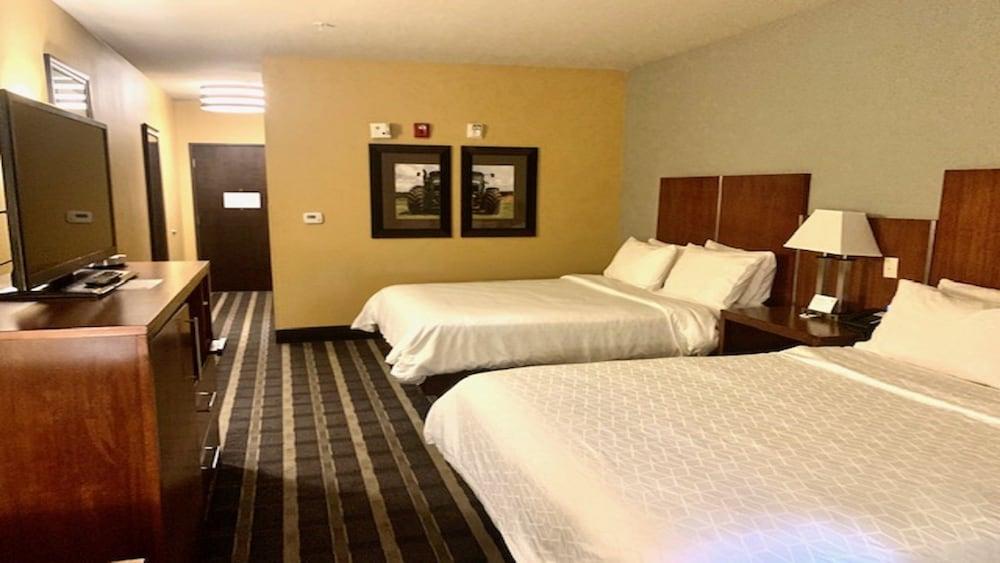 Holiday Inn Express & Suites Perry-National Fairground Area #34 by IHG photo 18