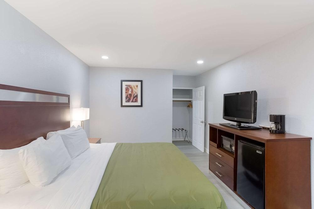 Quality Inn Redding near I-5 photo 10