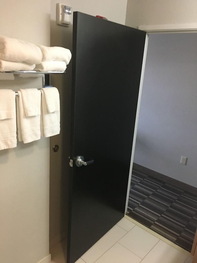 Microtel Inn & Suites By Wyndham Moorhead Fargo Area photo 60