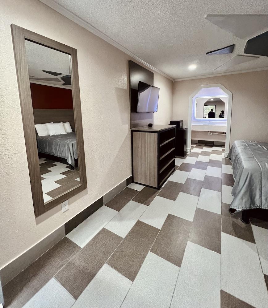 Hollywood Inn photo 21