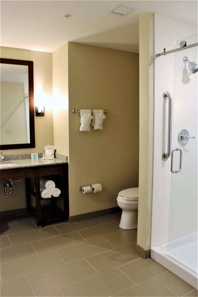 Comfort Suites Dodge City photo 10