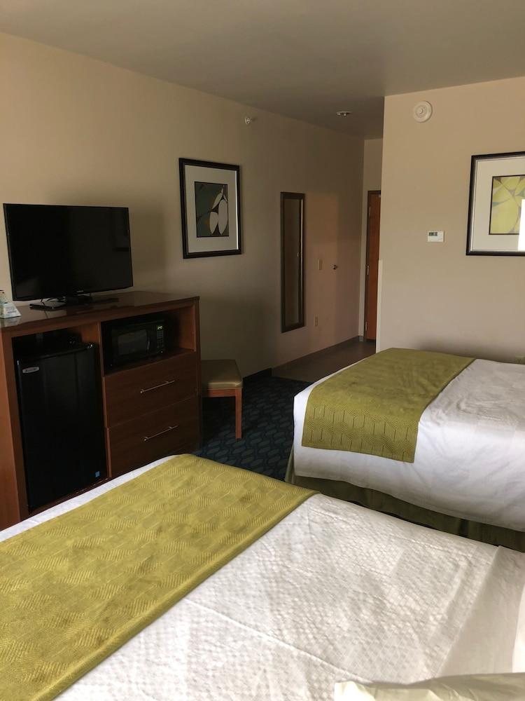 Country View Inn & Suites photo 43