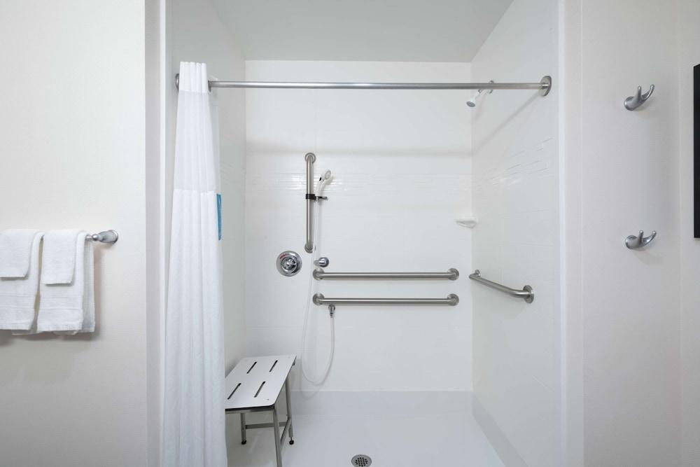 Hampton Inn Marion photo 15