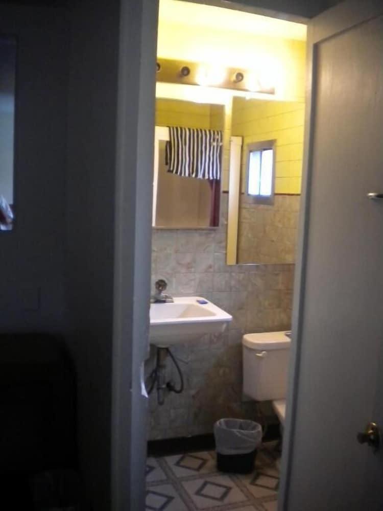 Riverside Motel photo 30