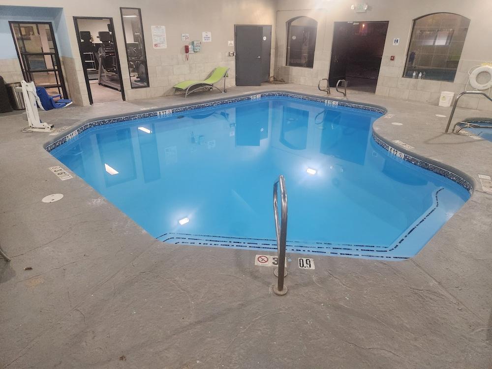 CASH REWARDS INN & SUITES photo 4