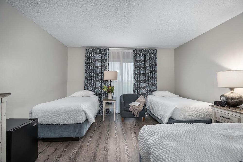 First Floor Standard Deluxe King photo 11