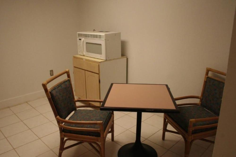 Budget Inn photo 12