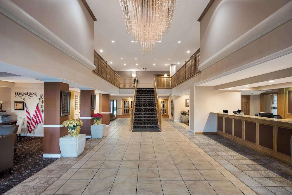 Quality inn & Suites Cincinnati I-275 photo 3