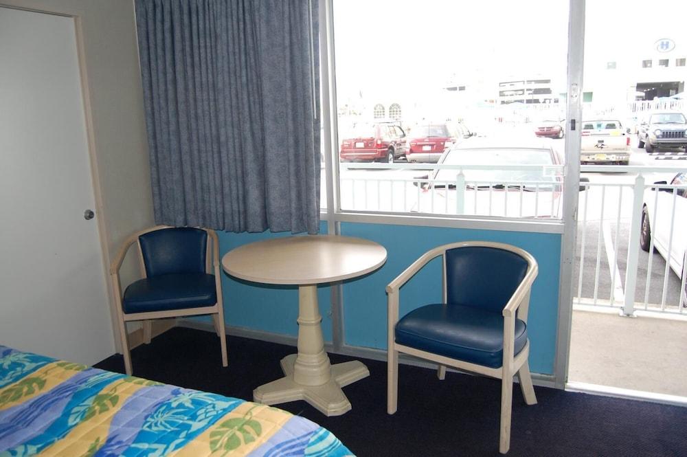 Thunderbird Beach Motel photo 23