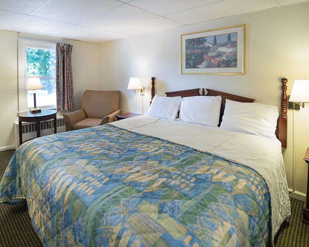 Econo Lodge photo 18